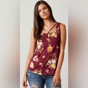 DAYTRIP by BUCKLE Red Floral Tank - Size: Medium ☀️
